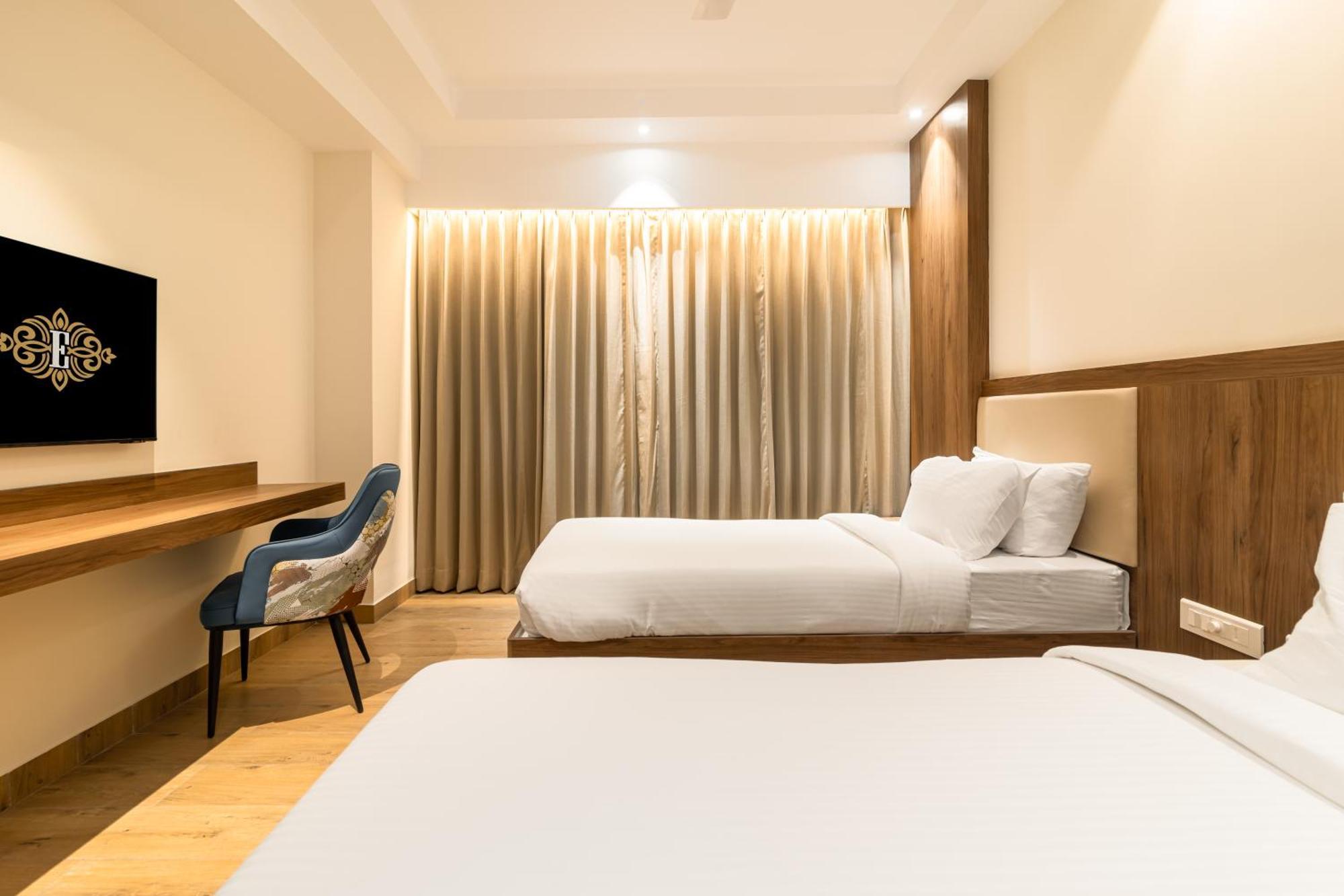 Royal Embassy Hotel เอโรด ภายนอก รูปภาพ